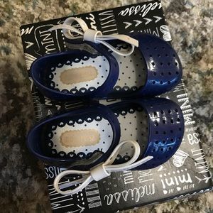 Mini Melissa Furadinha size 5. EUC